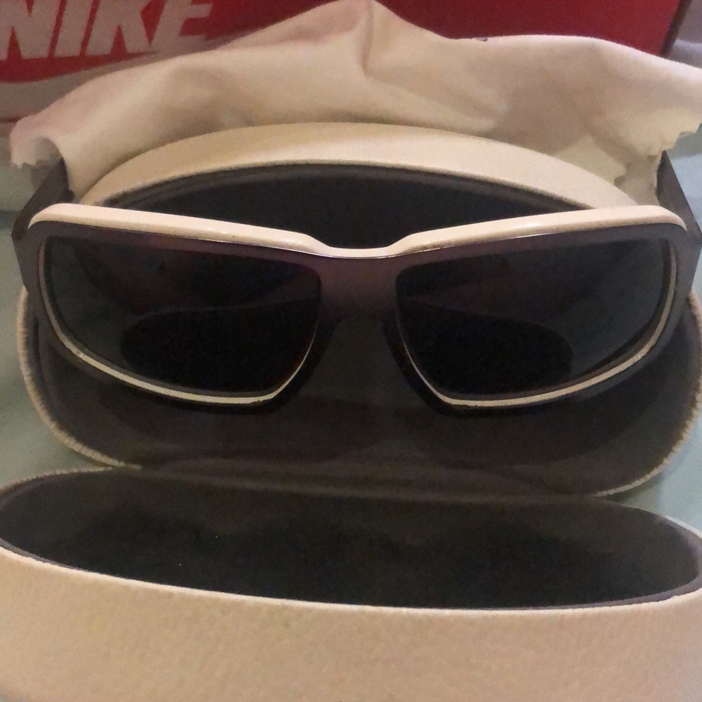Gorgeous uni-sex Balenciaga sunglasses with case and cloth